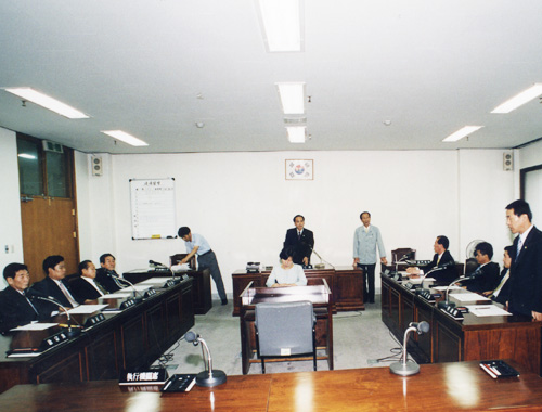 '제107회 임시회 사회도시위원회 간사선임(2002.7.6.)' 게시글의 사진(1) '09.jpg'